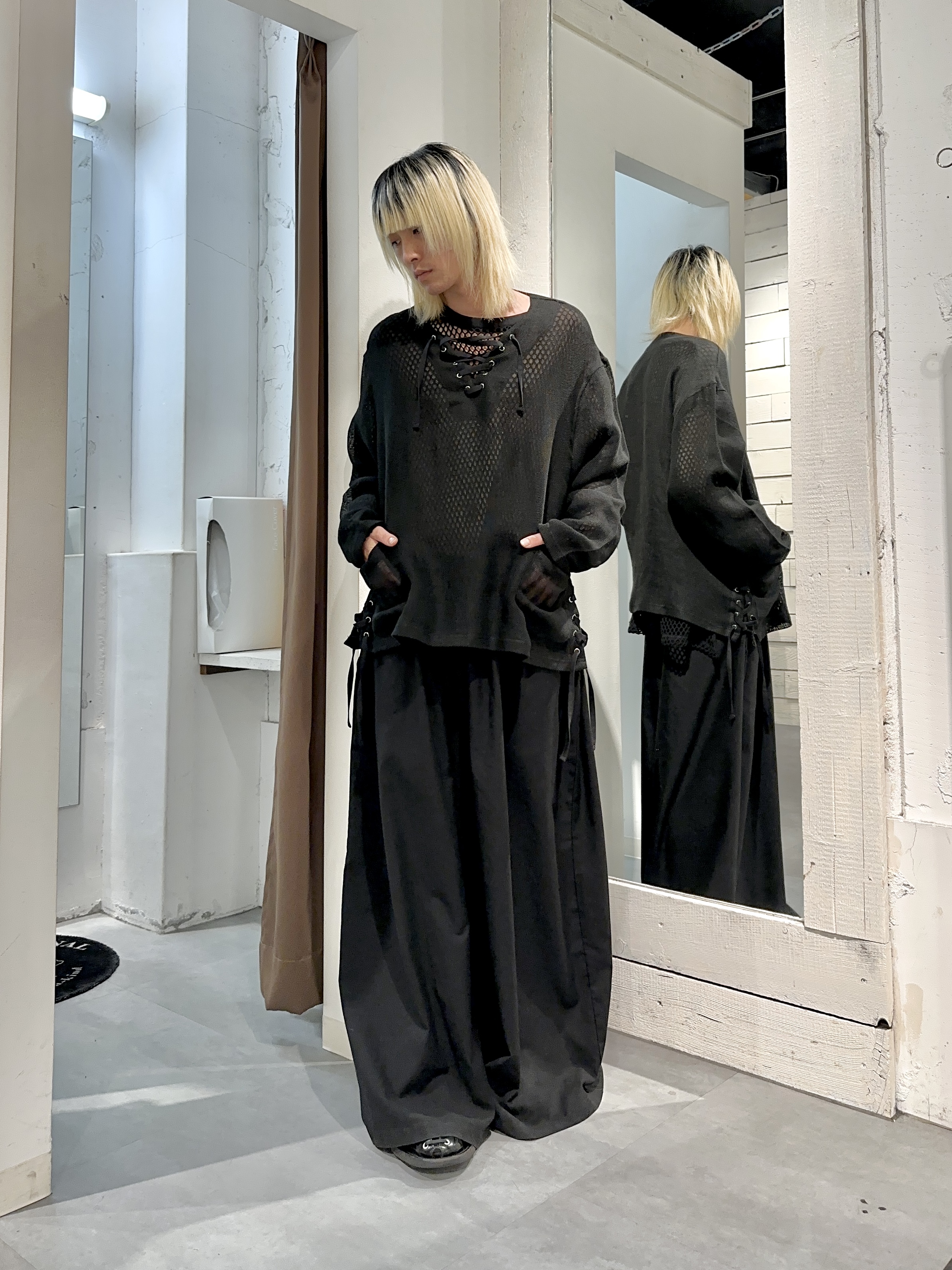 この抜け感がたまらん。リネンプルオーバー