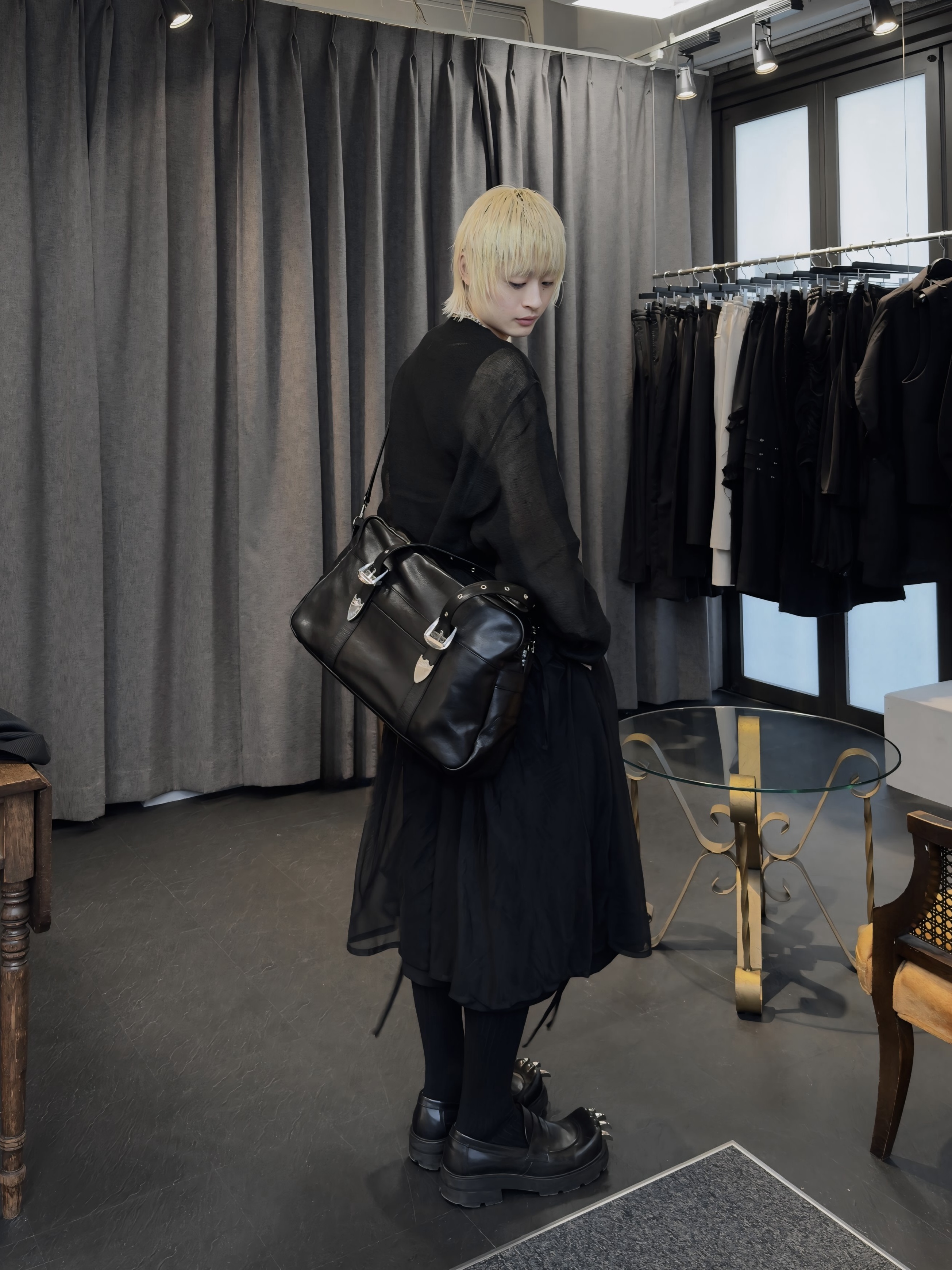 2025AWを象徴する本革スクールバッグ。(オンラインストアは10個限定販売)